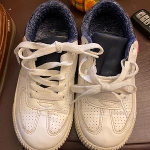 White shoes size 2